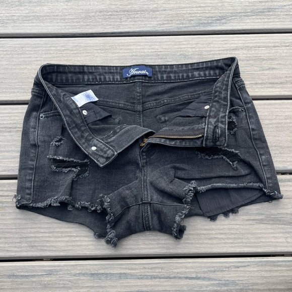 Anvain; Y2K; Distressed; Black Denim; Mini Shorts; Minor/No Visible Wear; Size 6 - Picture 4 of 6